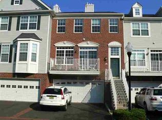 16 Fox Hound Ct, Jersey City, NJ 07305