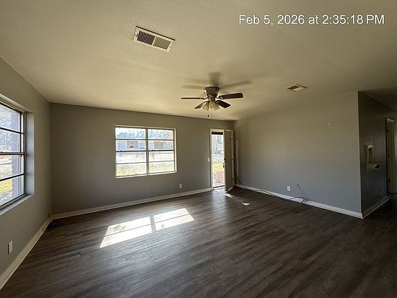3rd image of 204 W Walnut St