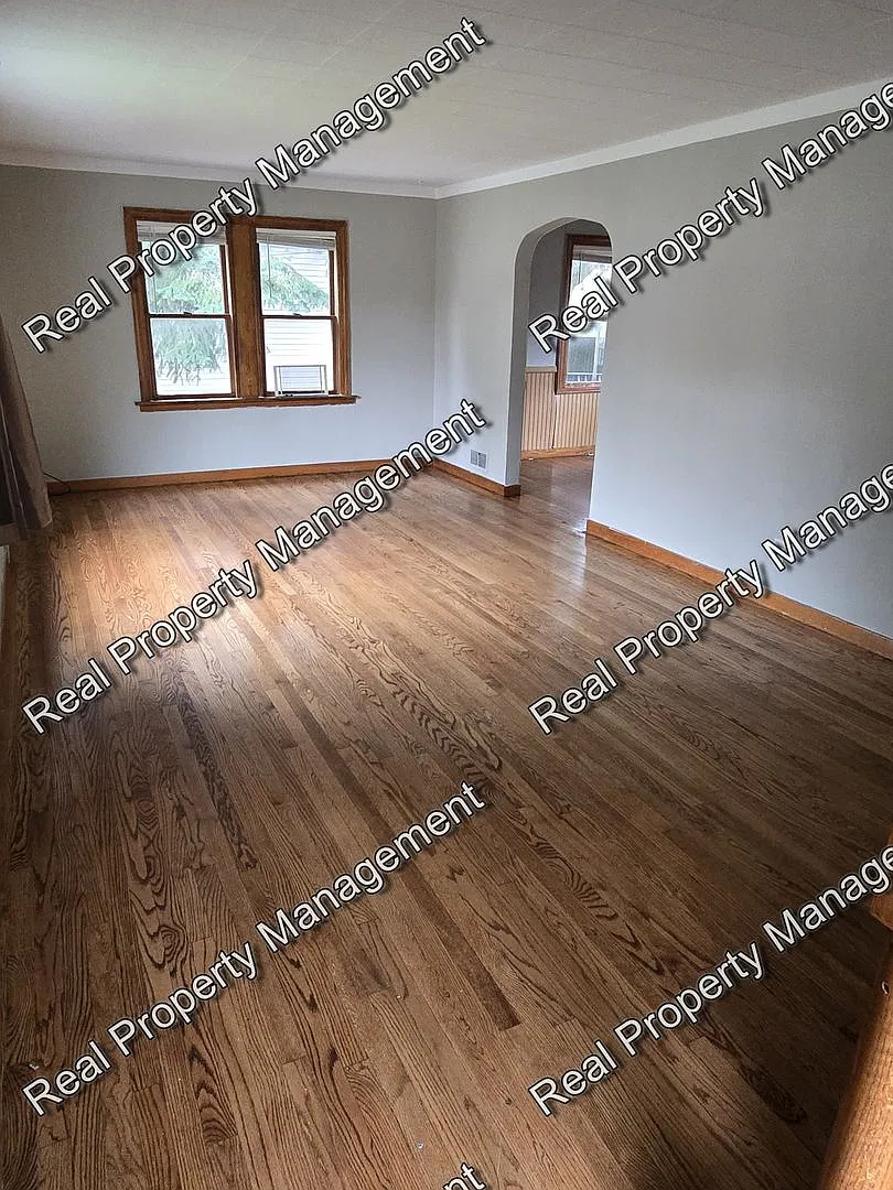 Updated 2 Bedroom Home — Photo 2