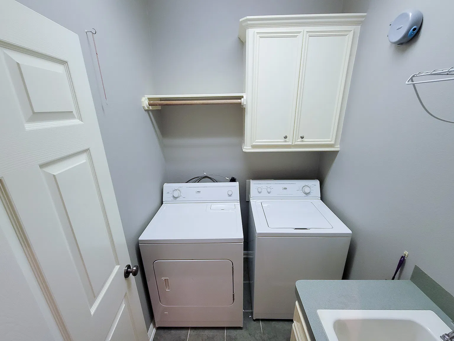 3 bed, 1957 sqft, $2,100 — Photo 3