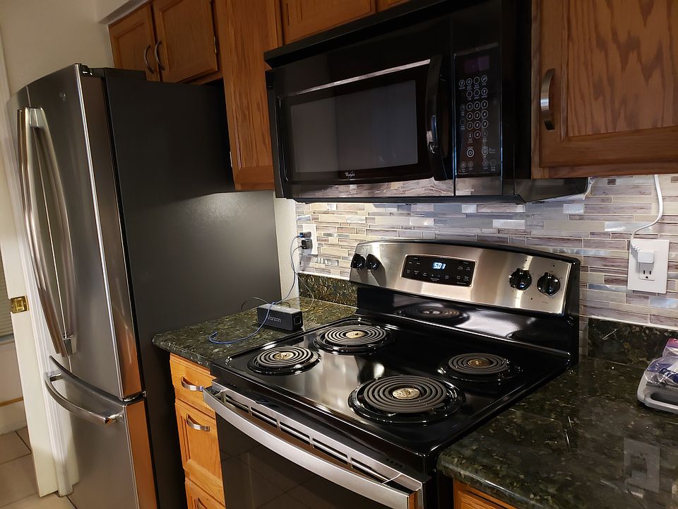 Full kitchen with lots of upgrades.