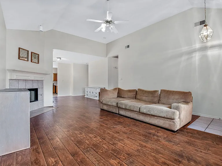 1209 Buehler Ct — Photo 4