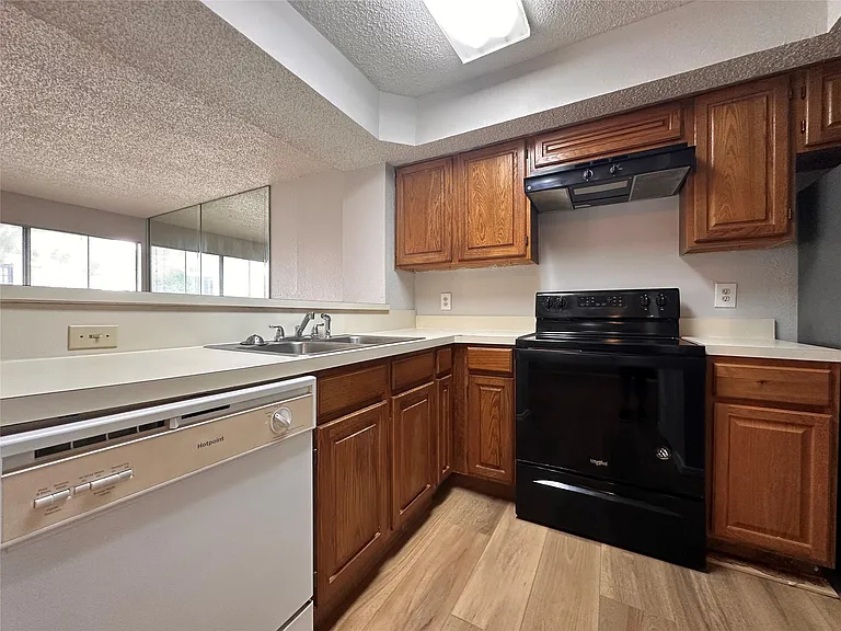 3416 Country Club Dr W #123 — Photo 16