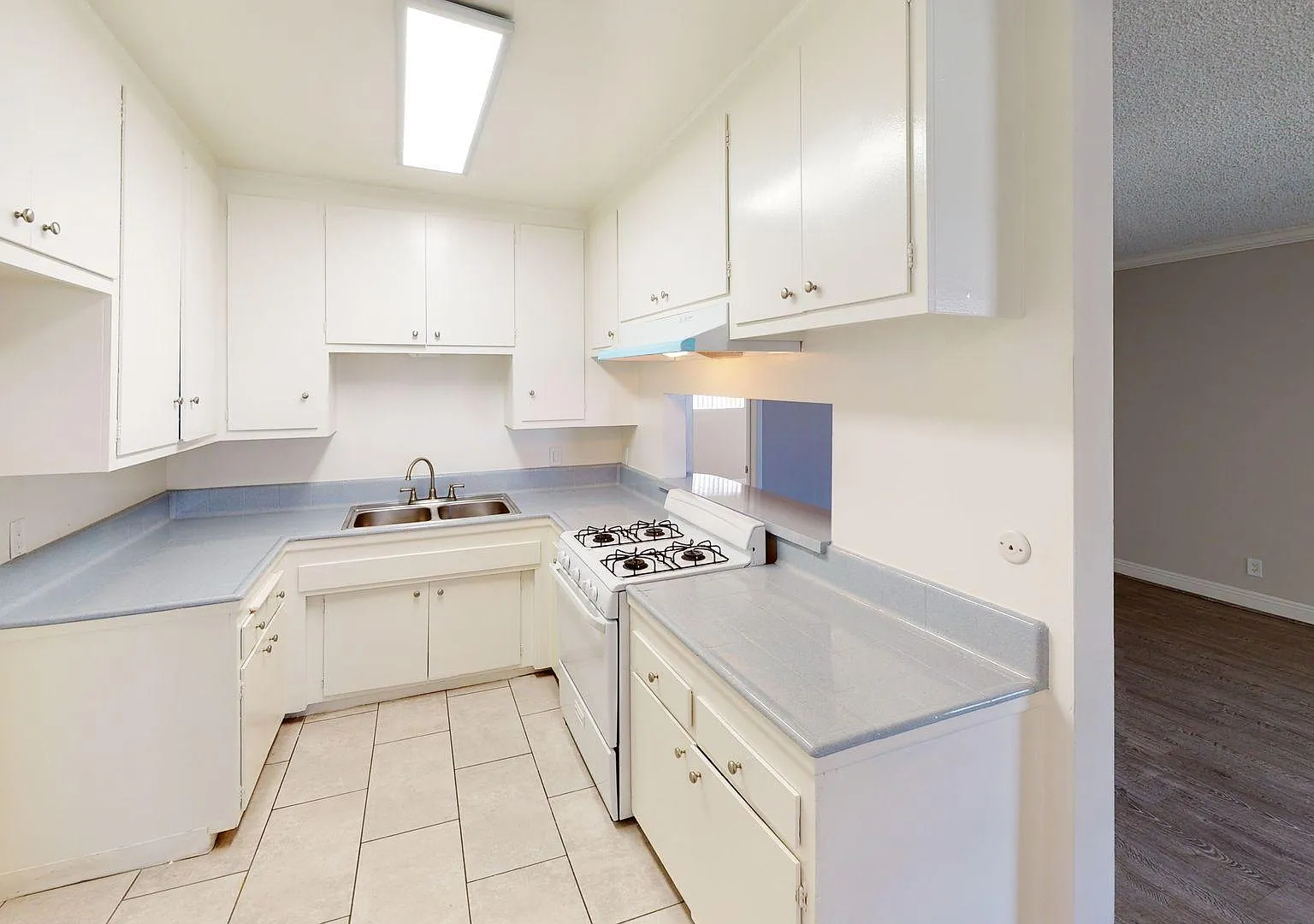 Topanga Villa Apartments...Bright & Spacious Apartments! CALL NOW! — Photo 1