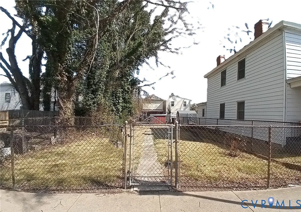104 E 15th St Lot 13 photo 1