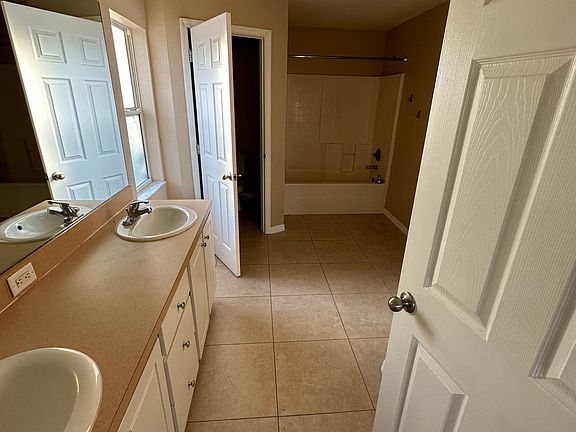 5th image of 1030 N Gator Cir