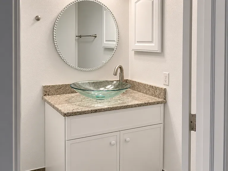 450 Commodore Dr #106 — Photo 8