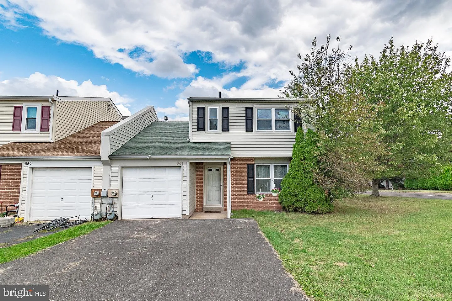 861 Christie Ct photo 1