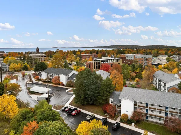601 Riverine Dr APT 303, Traverse City, MI 49684