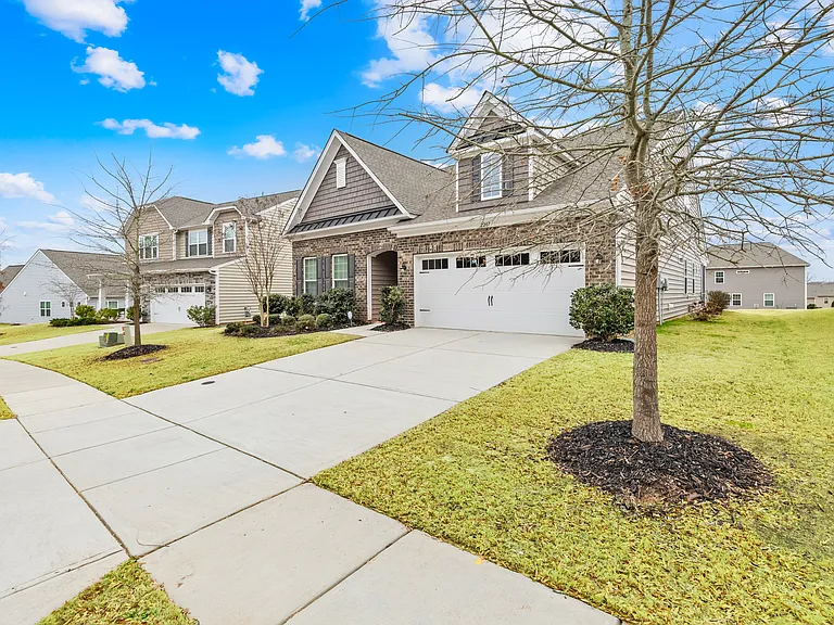 2207 Restina Dr — Photo 2