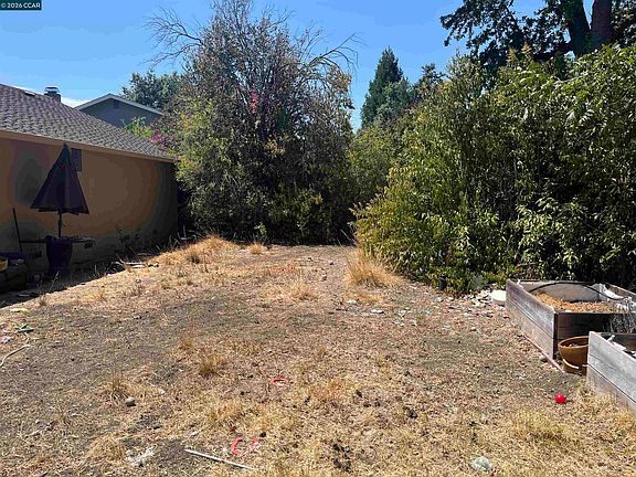 3rd image of 3044 Bowling Green Dr