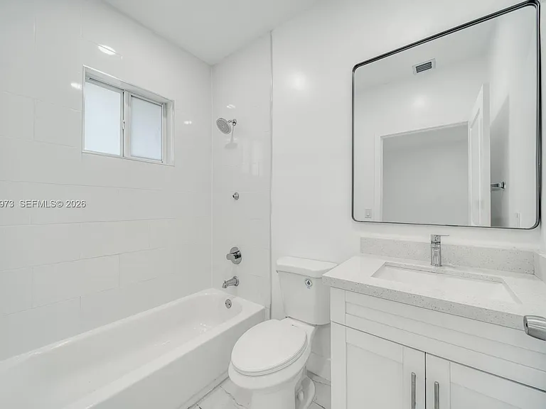 14708 NE 7th Ave #14711 — Photo 13