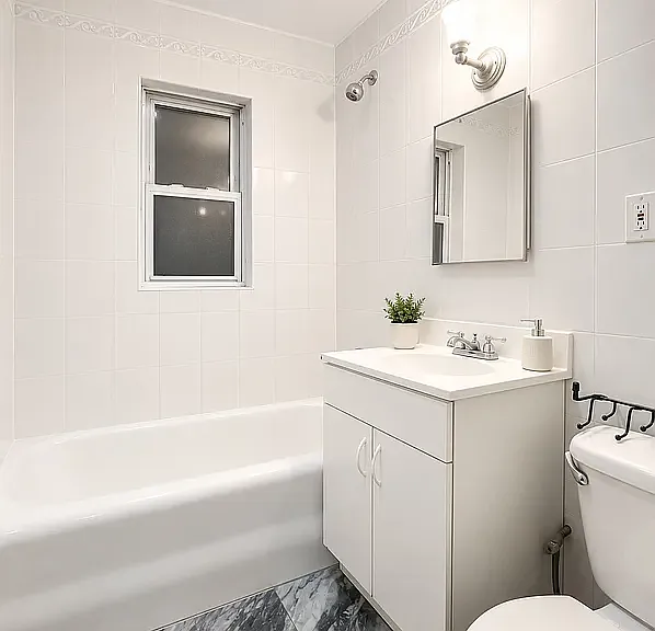 20-36 33rd St #O2 — Photo 9