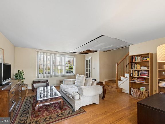 4th image of 1545 Doxbury Rd