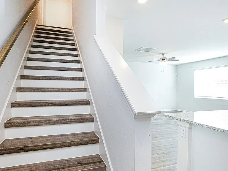 121 Maple Spring Trl — Photo 8