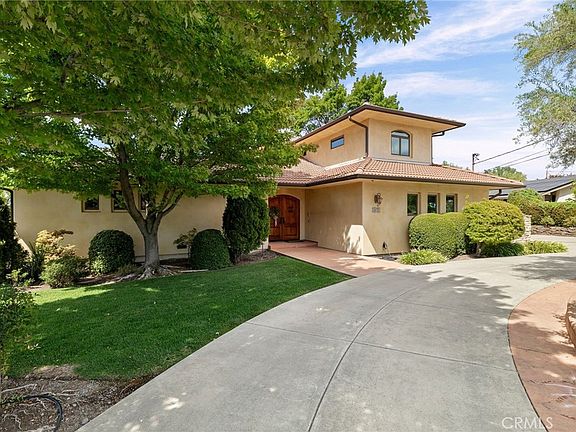 4th image of 1479 Oak Ridge Dr