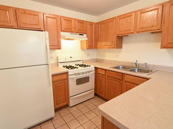 3rd image of 1225 N Red Oak Cir Unit 2