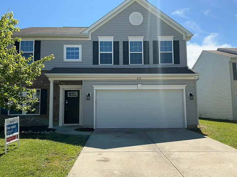 653 Classic Ln — Photo 1