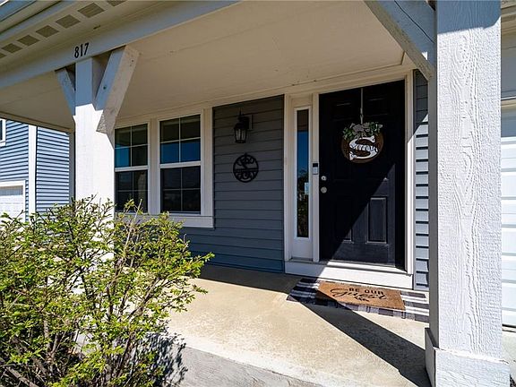 5th image of 817 Emerald Dr