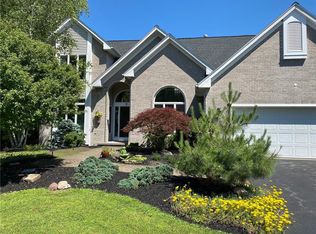 5 Kinwood Ln #PVT, Pittsford, NY 14534