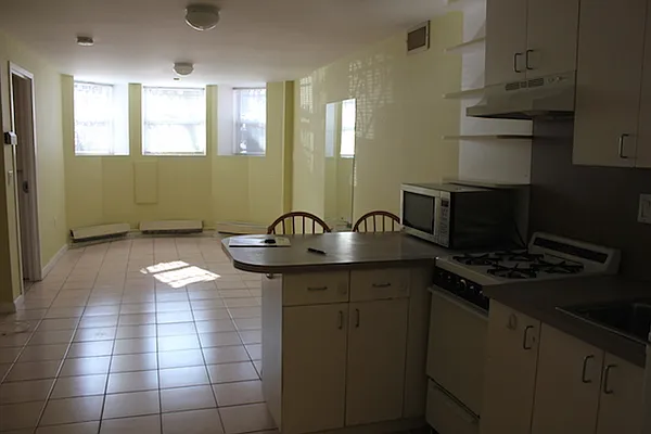 Rented by Capri Jet Realty Corp | media 7