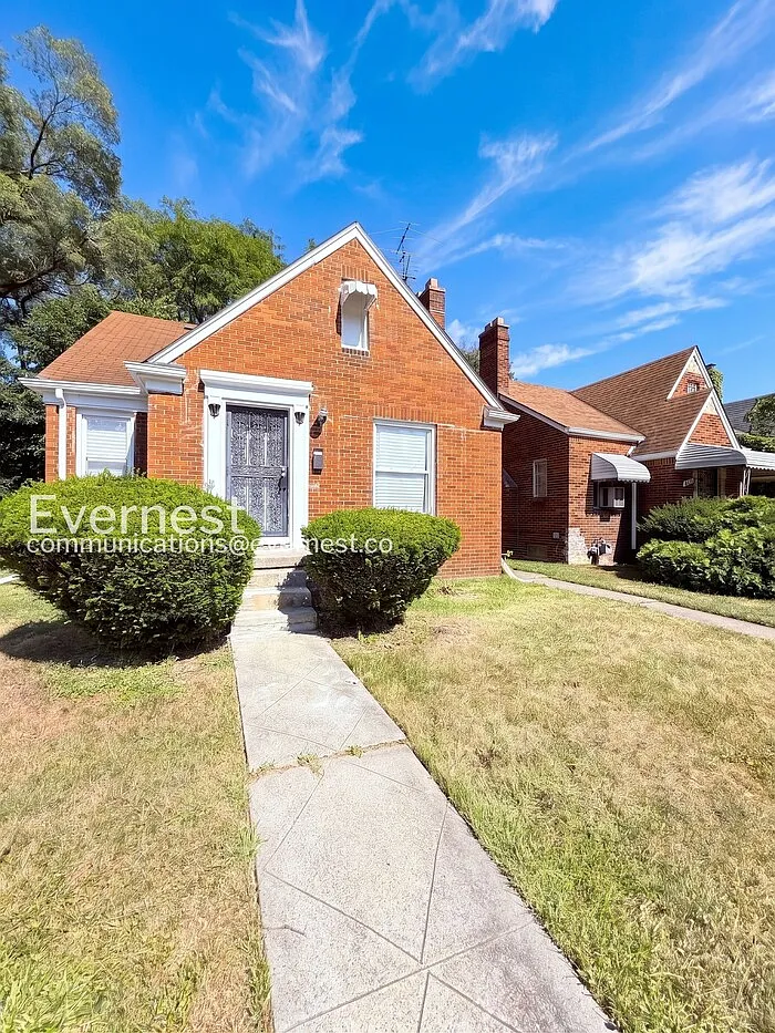 4 bed, 1.0 bath, 1080 sqft, $1,395 — Photo 1