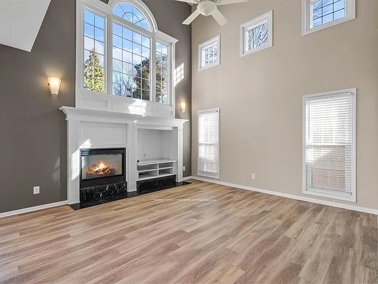 1100 Olde Roswell Grv — Photo 2