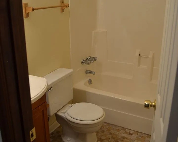 124-126 Corey Circle — Photo 9