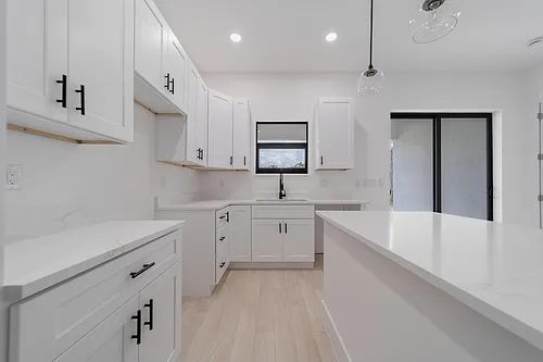 541 Ladd St Photo 1