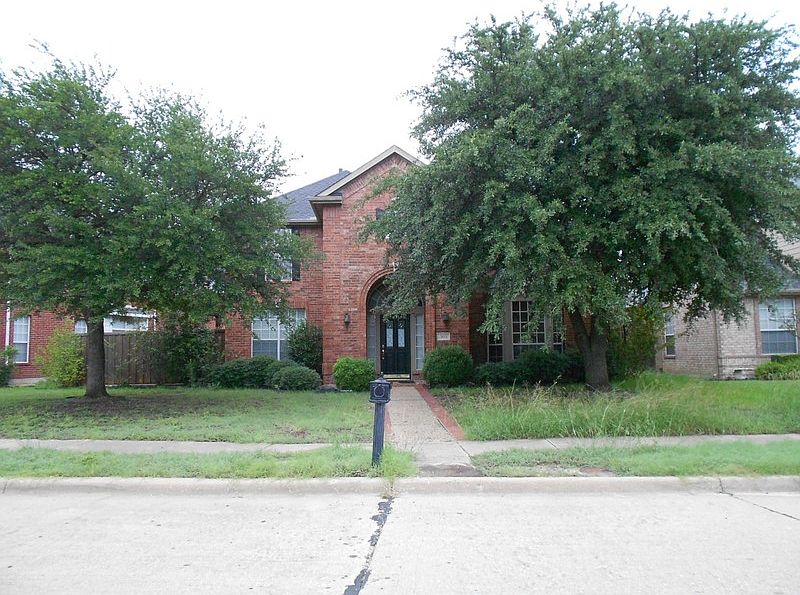 1st image of 303 Wrotham Ln