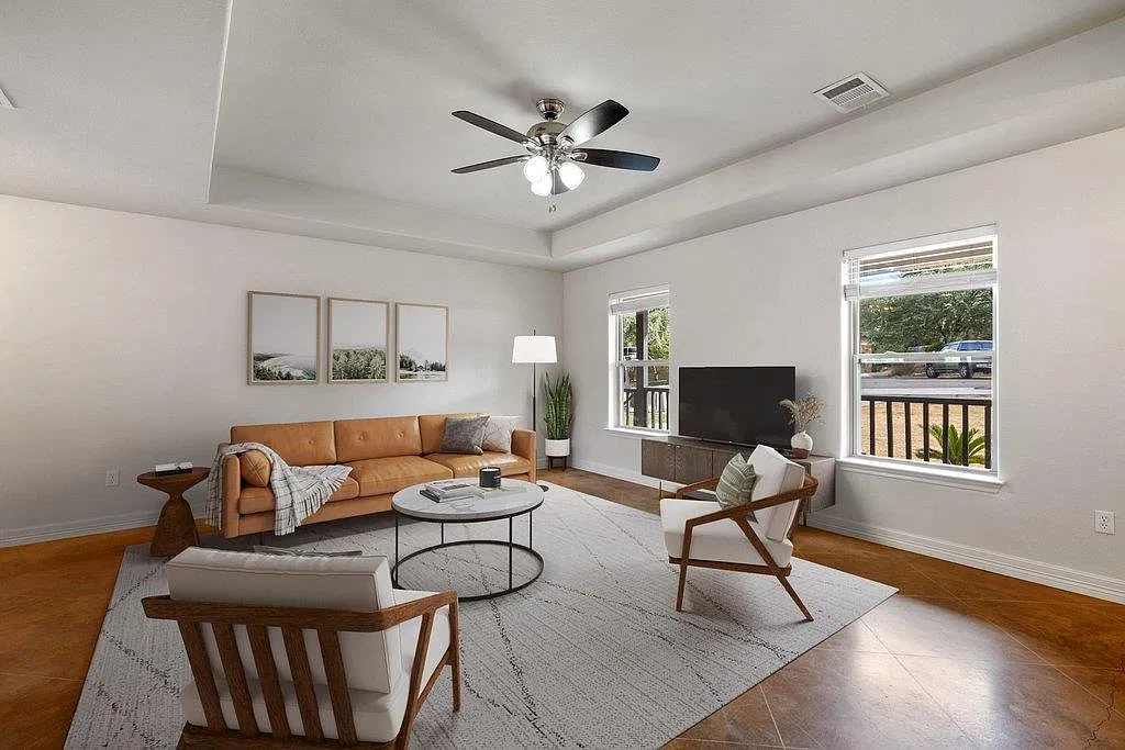 3 bed, 2.0 bath, 1243 sqft, $2,100 — Photo 3
