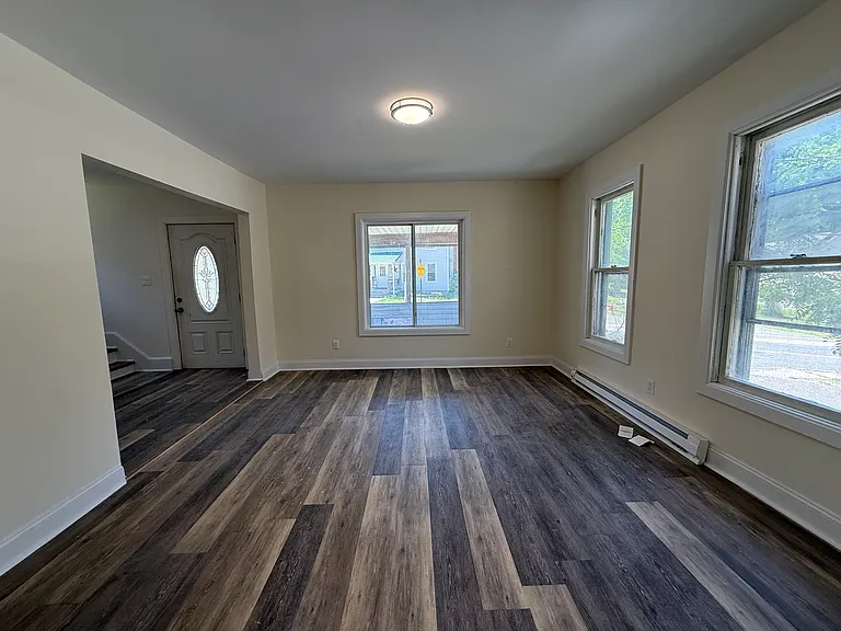 174 Center St — Photo 3