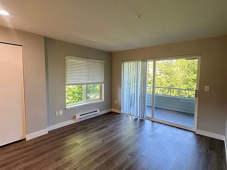 Interlake Apartments — Photo 19