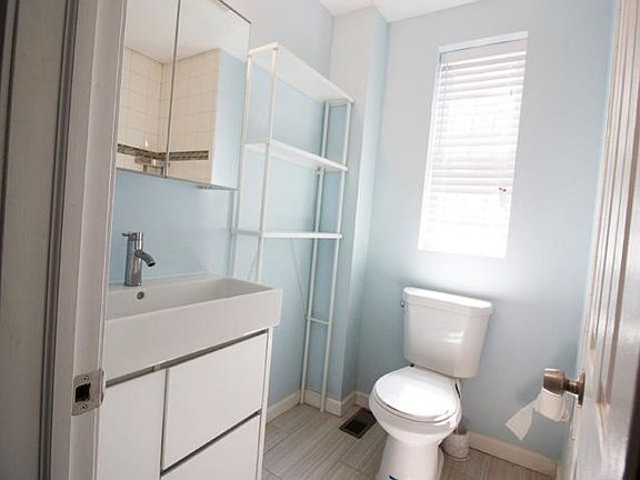 2nd image of 422 S 42nd St Unit 1