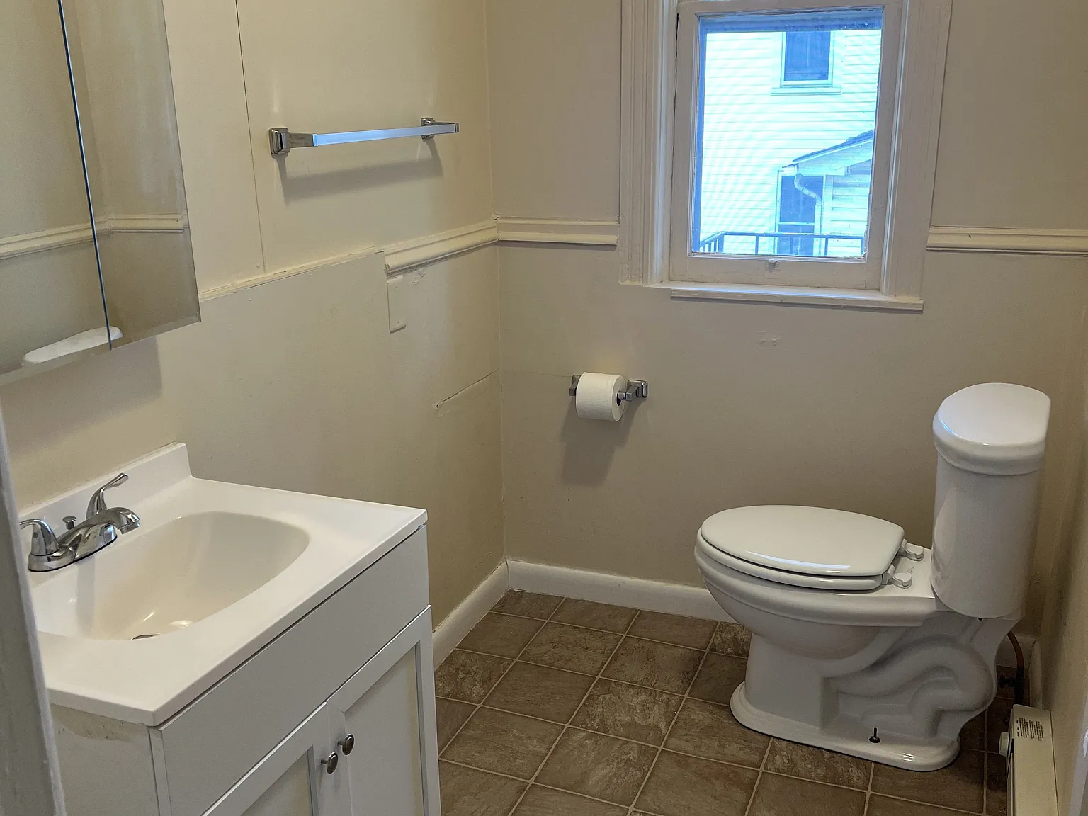 2 bed, 1.0 bath, 900 sqft, $950 — Photo 3