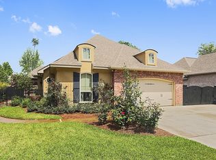 926 Agnes St, Mandeville, LA 70448