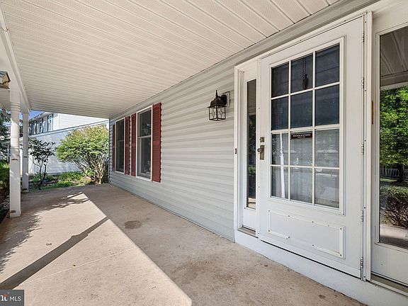 3rd image of 12511 Cliff Edge Dr