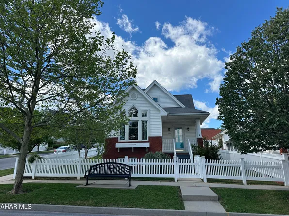 903 Holliday Hills Dr, Hollidaysburg, PA 16648