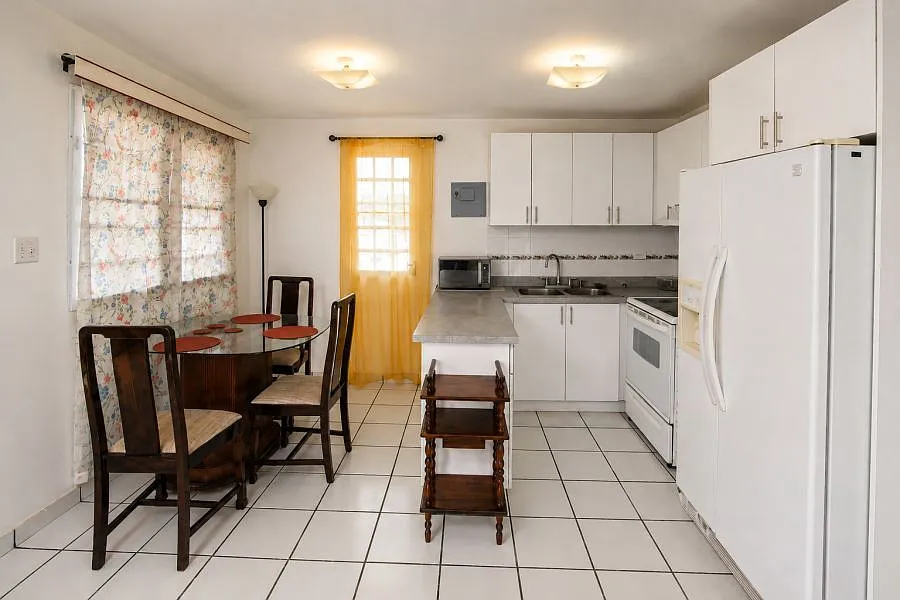 3 bed, 1.0 bath, 1110 sqft, $1,300 — Photo 3