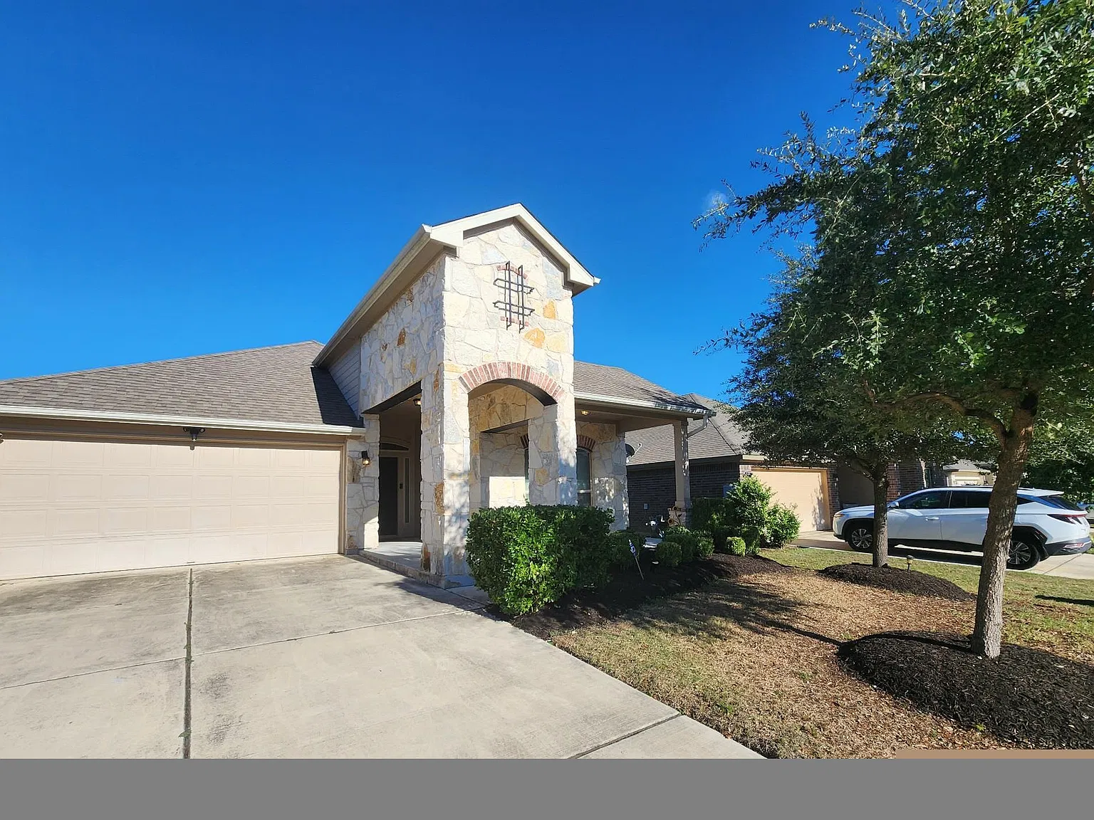 3 bed, 2.0 bath, 1962 sqft, $2,200 — Photo 1