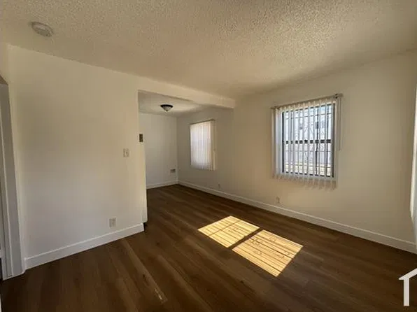 902 E 79th St, Los Angeles, CA 90001