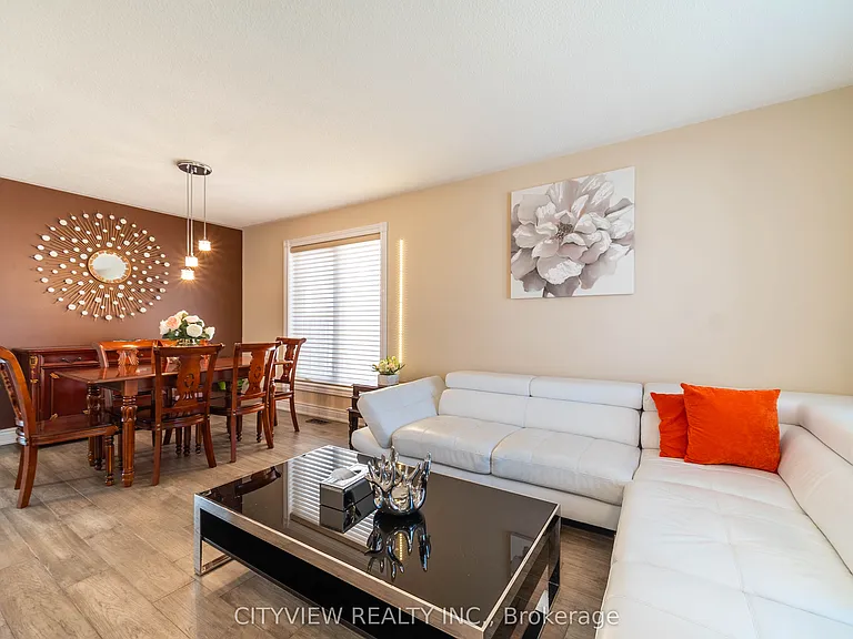 2330 Grand Oak Trl — Photo 4