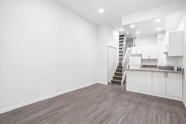 Rented by Kole Group | media 11