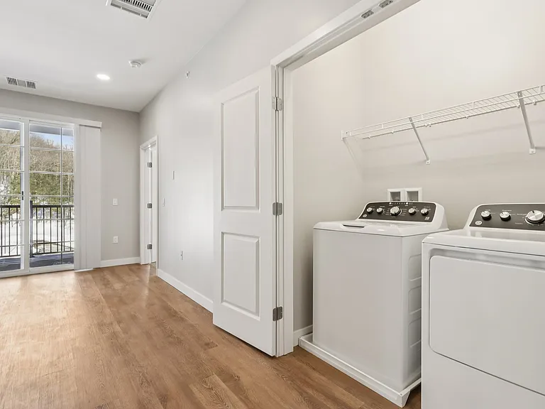 Berkshire Apartments — Photo 18