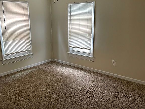 5th image of 544 Main St