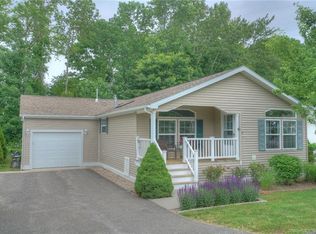 4 Cliff Rd, Ledyard, CT 06339