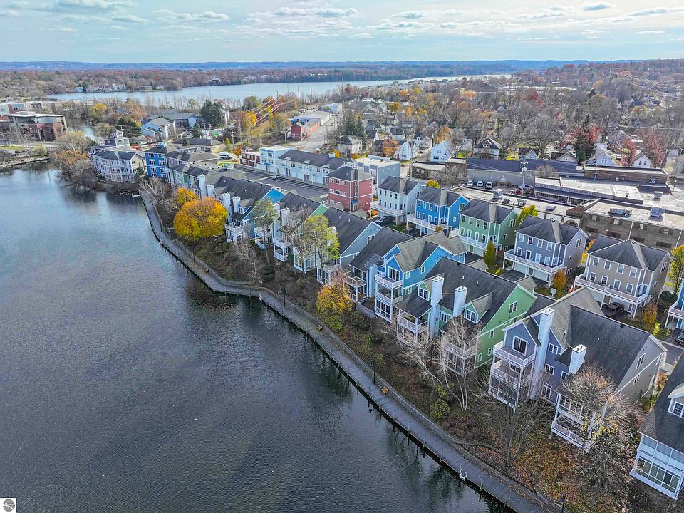 1st image of 215 Midtown Dr