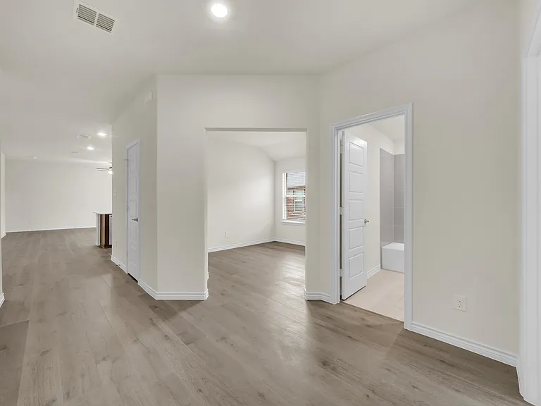 2044 Hearn Dr — Photo 4