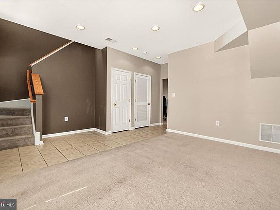 5th image of 100 Davis St
