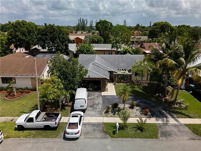 8521 NW 53rd St — Photo 2